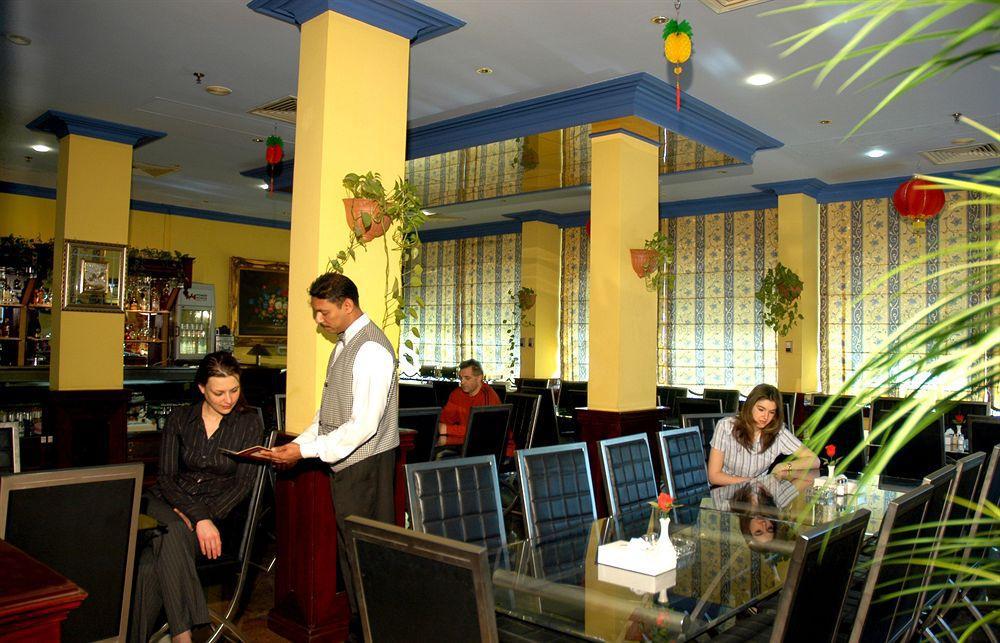 Concord International Hotel Manama Restaurante foto